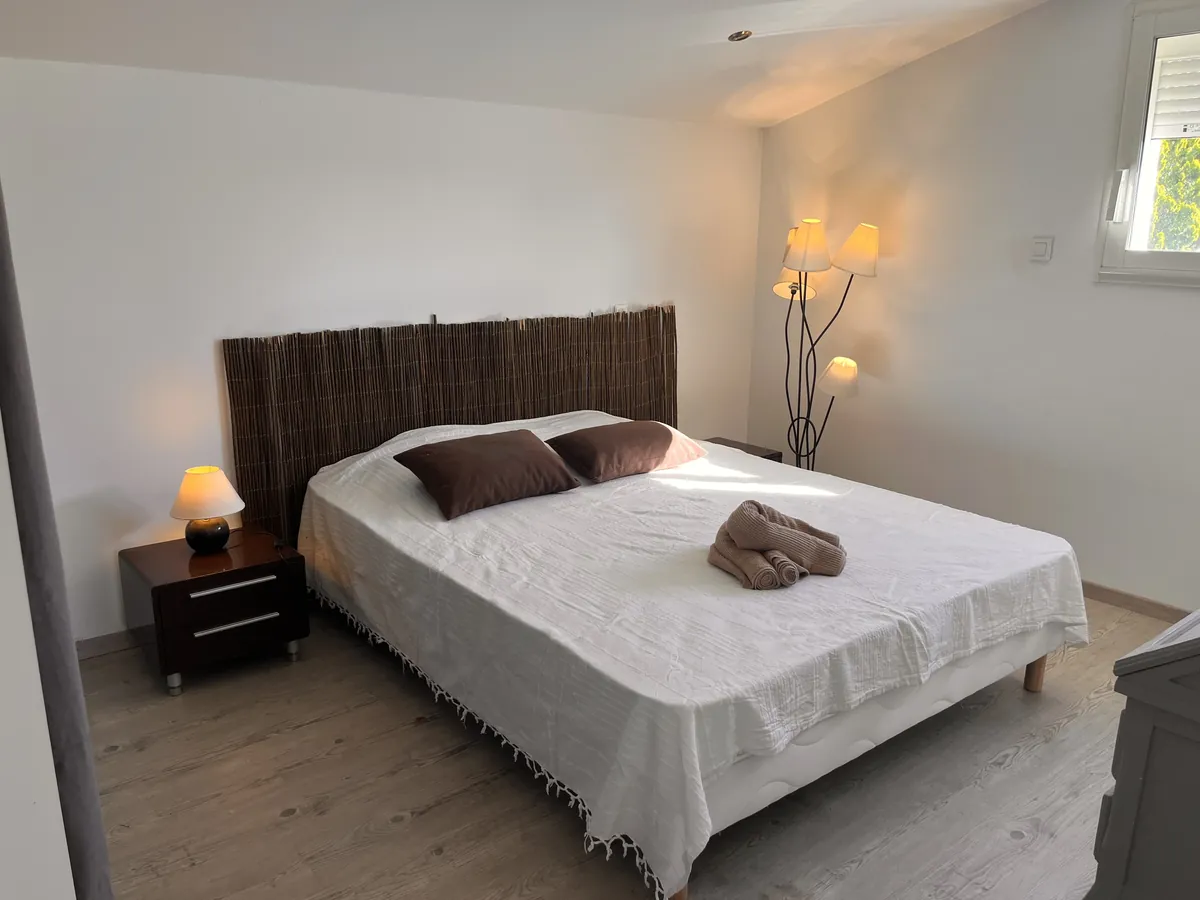 Séjour appartement T2 vue vignes gîte Arche du Négadis